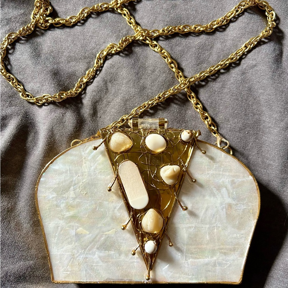 NEW La Perle Ramla Elegant Mother of Pearl Clutch purse.  Handmade on brass - Picture 3 of 6